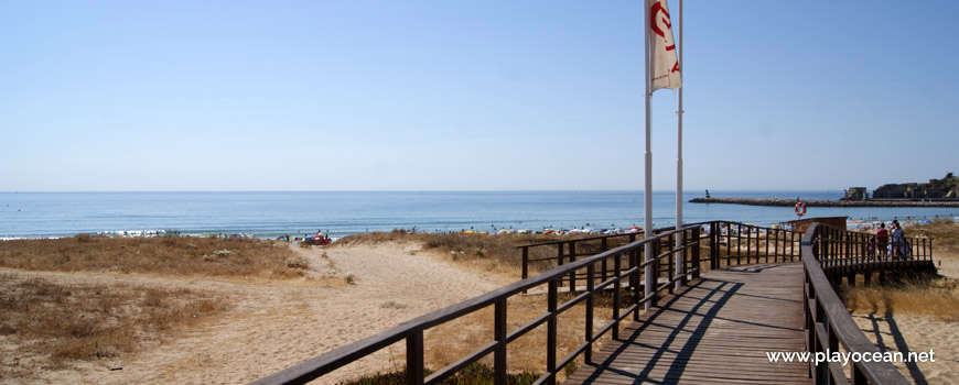 Access to Praia de São Roque Beach