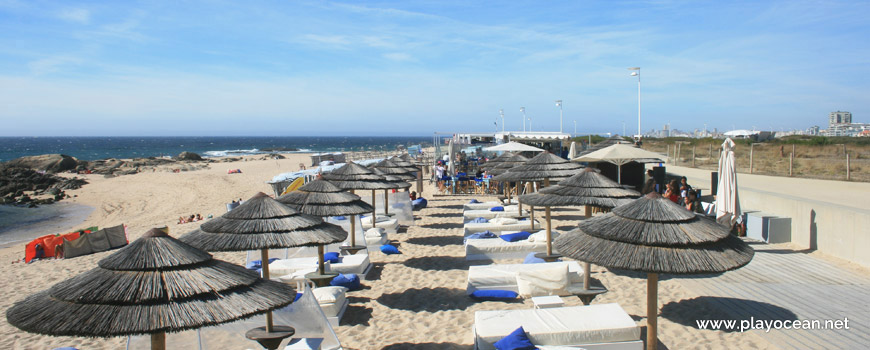 Bed rental at Praia do Seca Beach