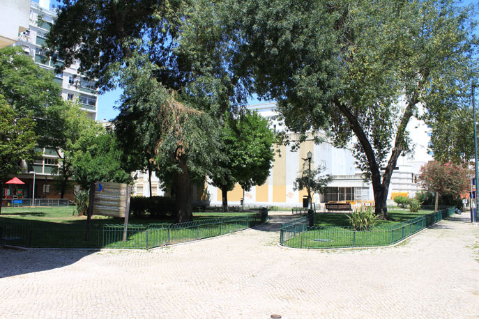 Calçada do Jardim Amélia Carvalheira