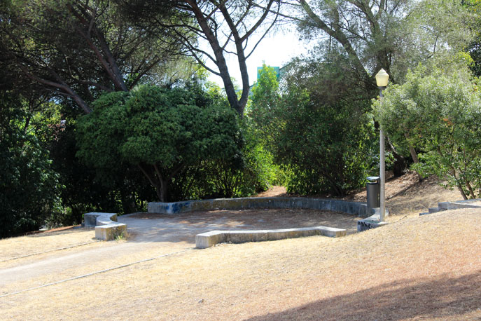 Largo e trilho do Jardim Ducla Soares.